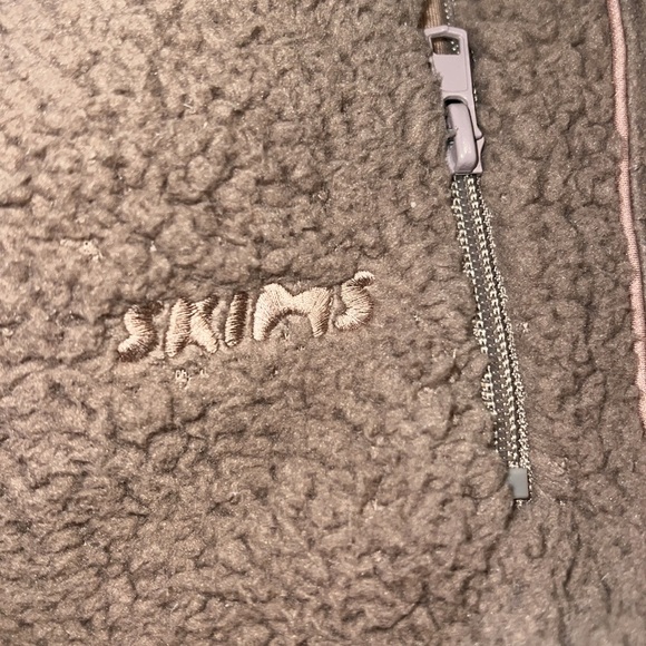 SKIMS teddy Sherpa jogger pants in desert S - Picture 5 of 5